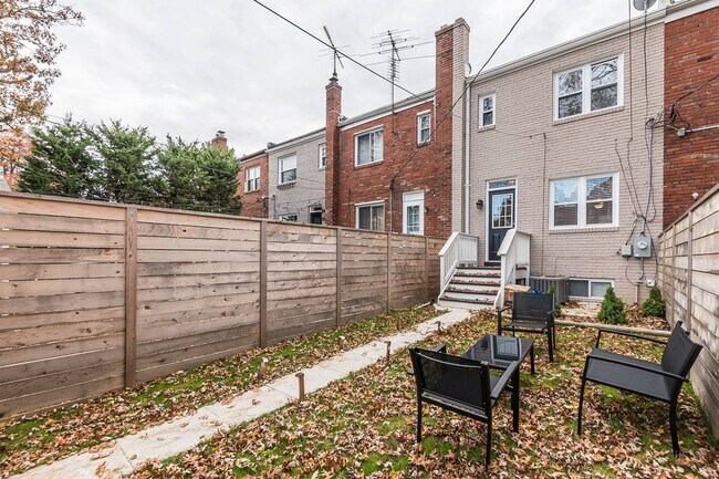 Building Photo - 3277 Montrose Ave