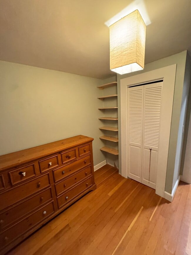 Building Photo - Eclectic Portland Home with Modern Touches...