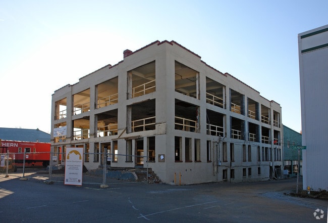 Building Photo - Waters Place
