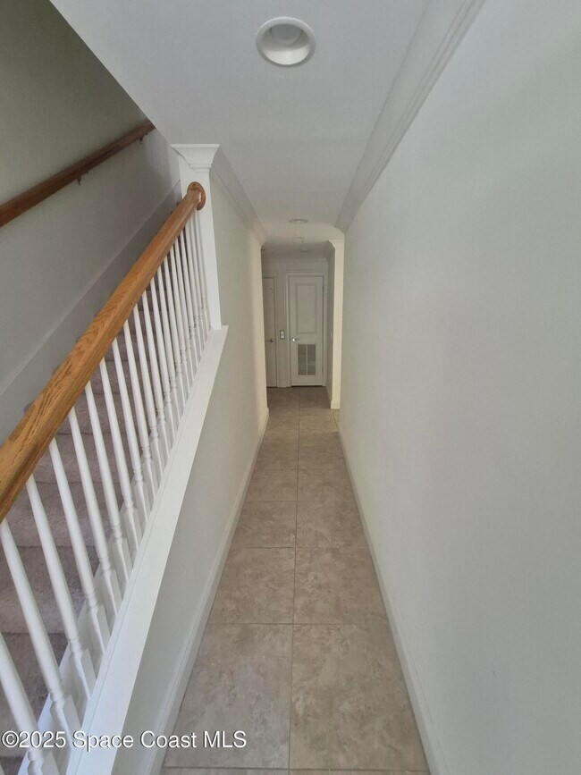 Building Photo - 870 Vignoles Ave NE