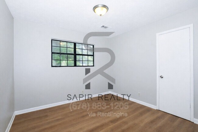 Building Photo - 320 Sprucewood Ct