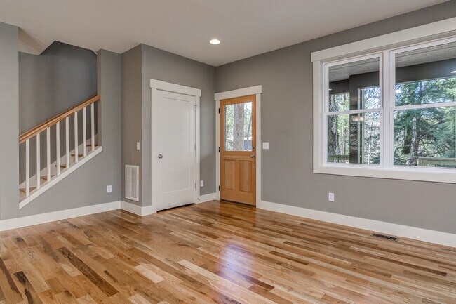 Building Photo - Gorgeous,  North Asheville Cottage
