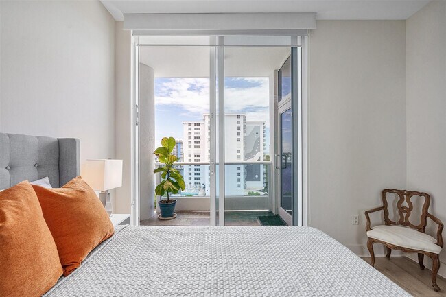 Building Photo - 715 Bayshore Dr