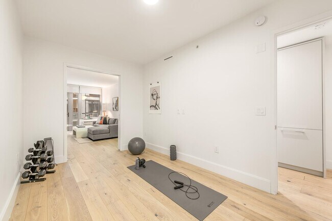 Building Photo - 175 2nd St