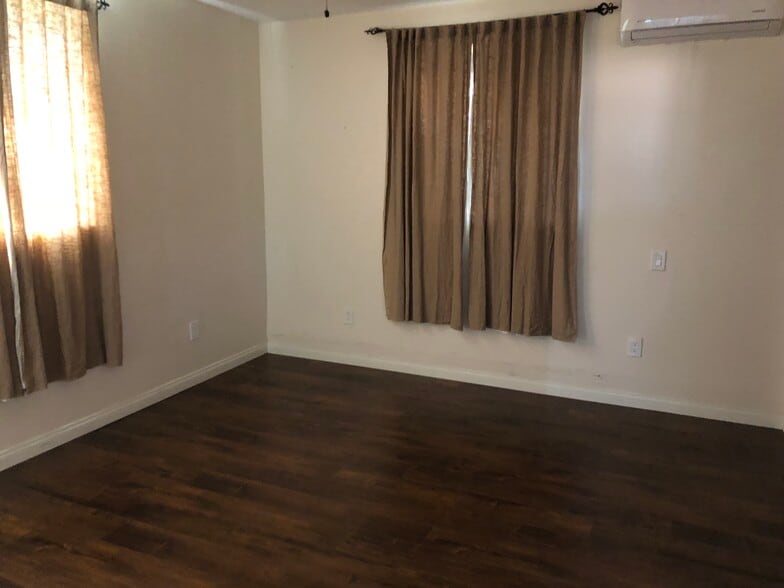 Building Photo - 18334 Lorne St