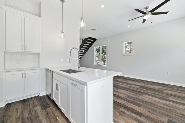 Building Photo - 12001 Vista Parke Dr