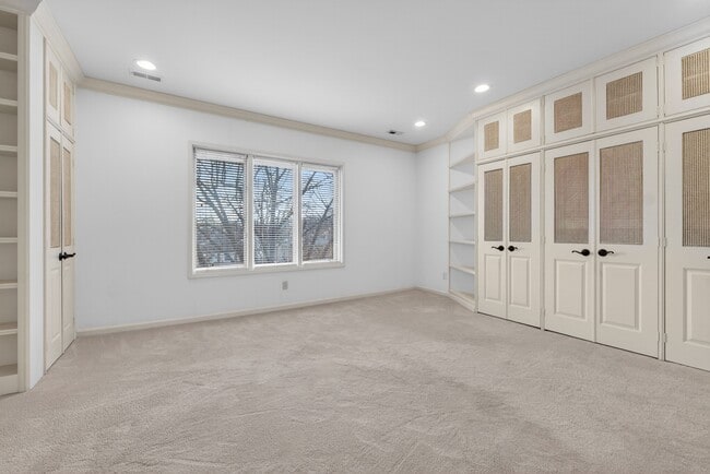 Building Photo - 155 N Hanley Rd