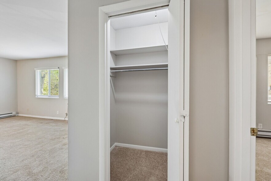 Building Photo - 550 Harding Plz