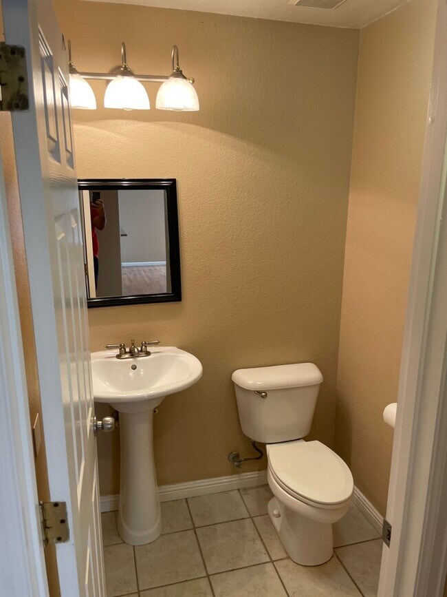 Building Photo - Beautiful Rocklin 4 Bedroom Home with 3 Ca...