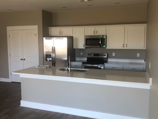 Building Photo - 3 Bedroom Home in Valley View PRE LEASE
