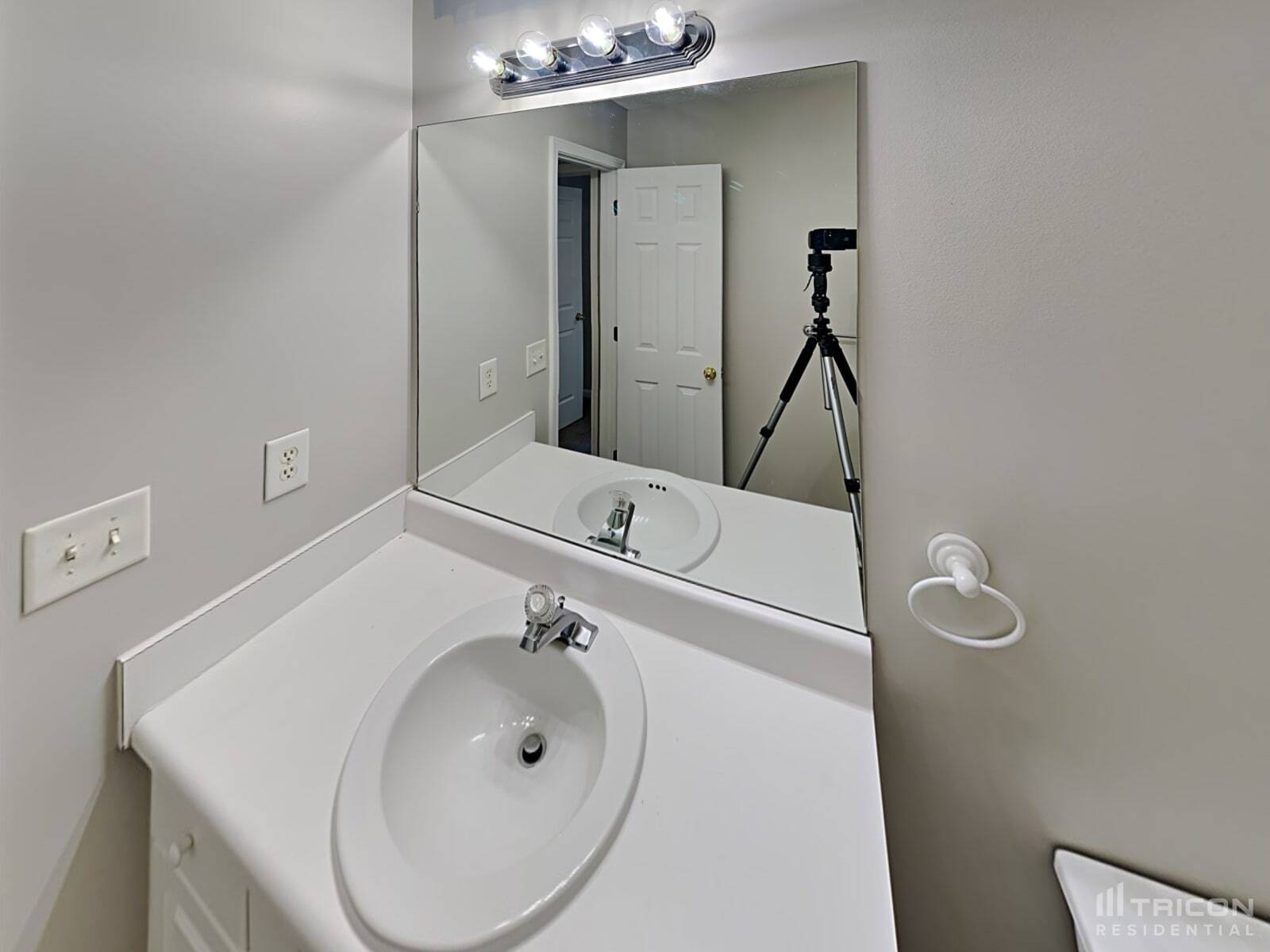 Building Photo - 156 Hillcrest Ct