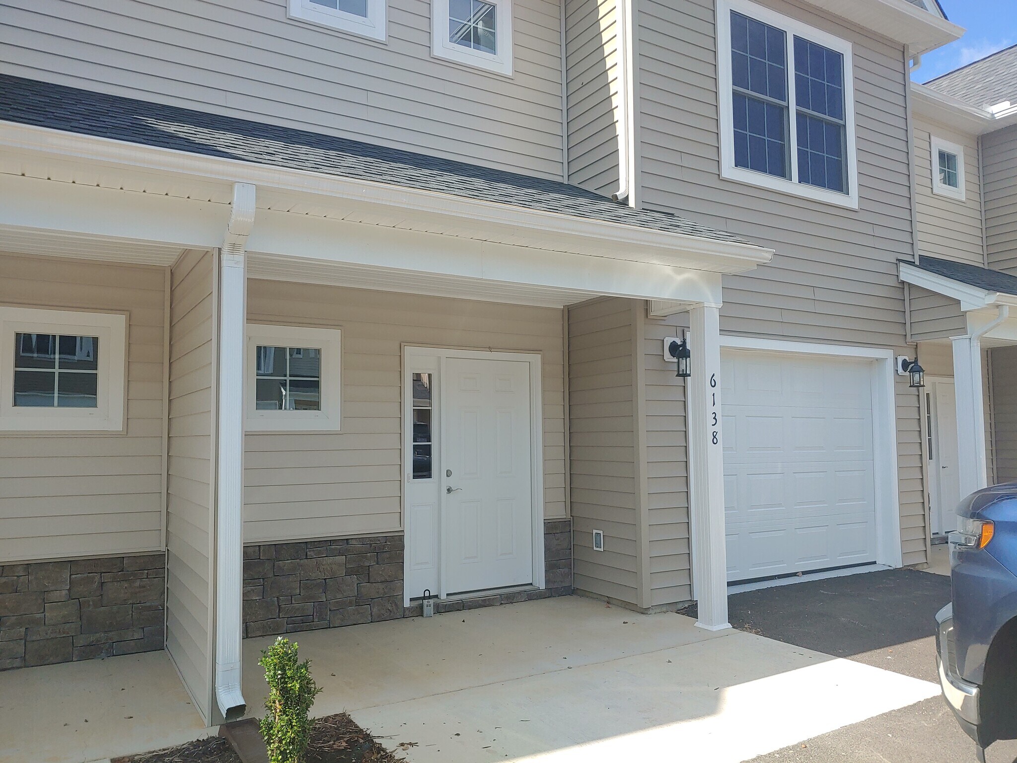 Front view - 6138 Warren Newcomb Dr