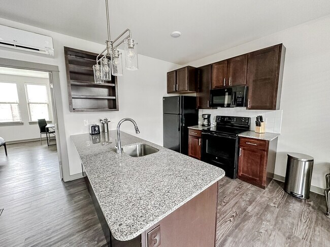 Building Photo - 111 E 4th St