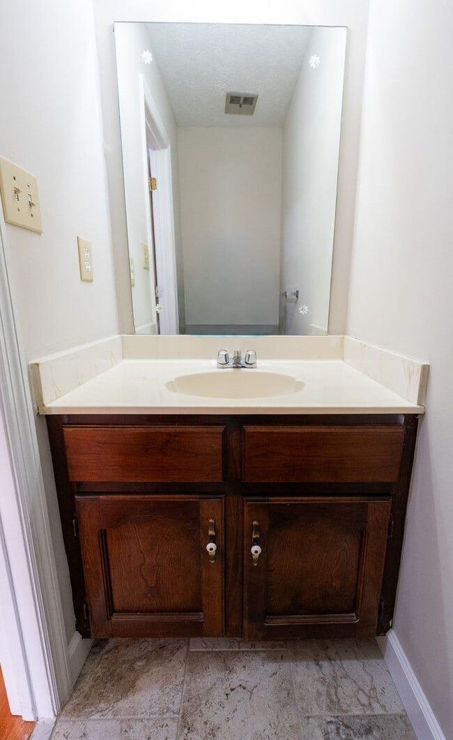 Building Photo - 2BR/2.5BA Townhome – Sweetwater Plantation (West Side)