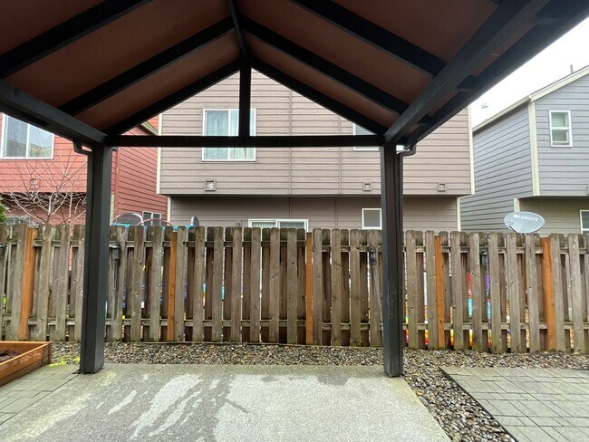 Building Photo - 3 Bedroom 2.5 Bathroom House with Bonus Room ~ Garage, A/C, includes Washer and Dryer ~ Close to ...