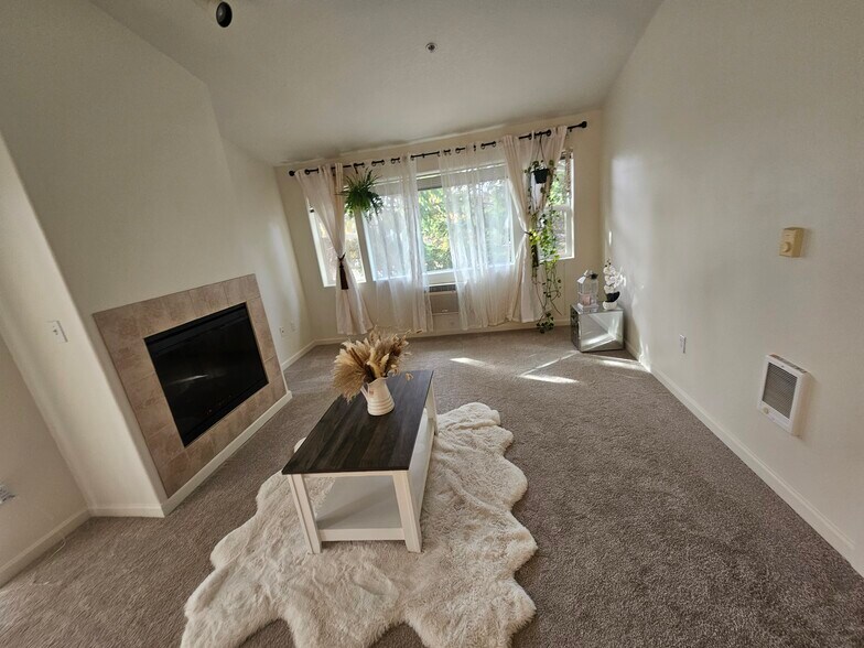 Building Photo - 730 NW 185th Ave