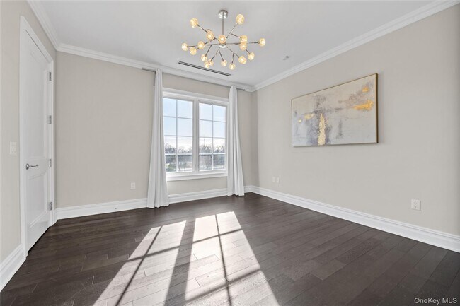 Building Photo - 5000 Royal Ct