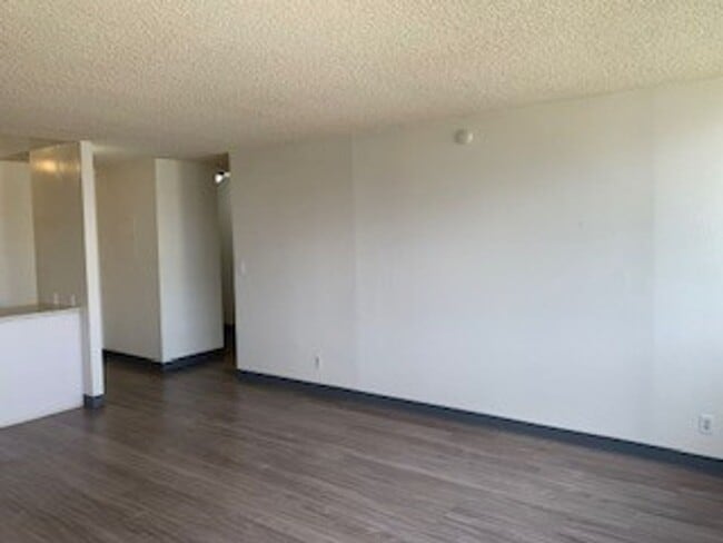 Building Photo - Kukui Plaza - 2 bedroom, 1 bath condo with 1 parking