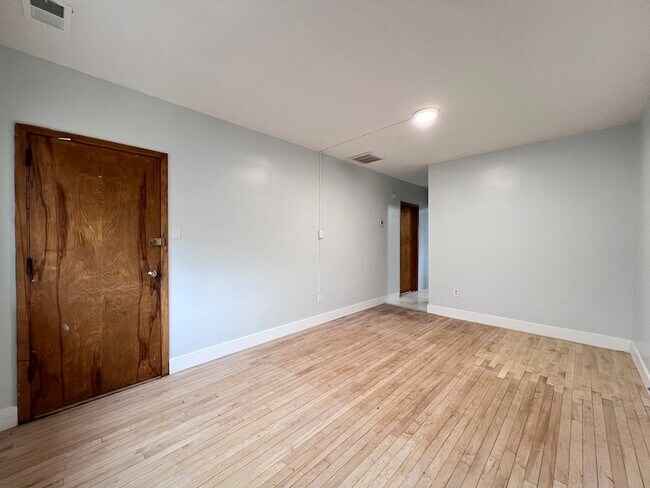 Building Photo - 5217 S Hermitage Ave