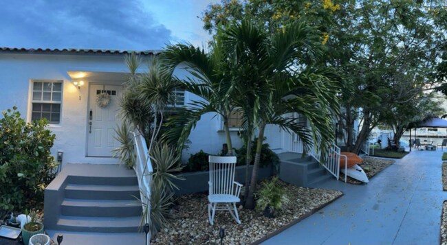 Building Photo - 8401 Crespi Blvd