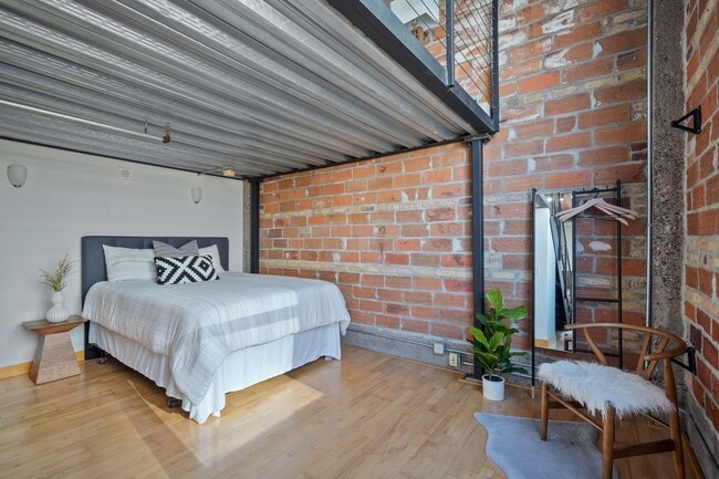 Building Photo - 521 S 7th St