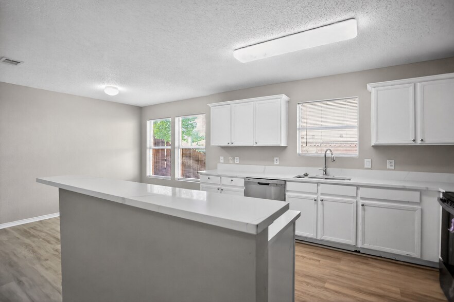 Building Photo - 4608 Merlot Dr