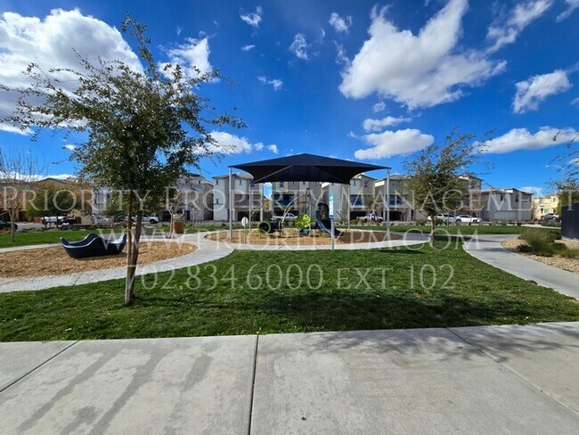 Building Photo - Gated~ 2 Bedroom Townhome w/2 Car Garage~MUST SEE!