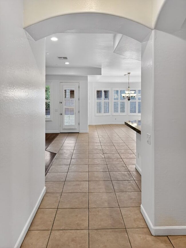 Building Photo - Spacious 3 car garage home at Paseo Trail!