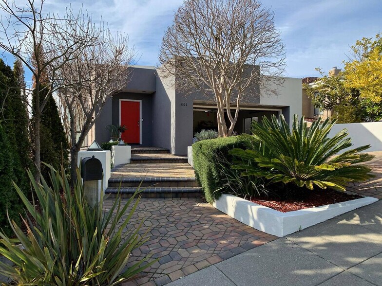 Building Photo - 660 Hiller Dr