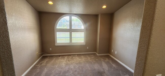 Building Photo - ALL PROSPECTIVE TENANTS MUST SUBMIT A $58 ...
