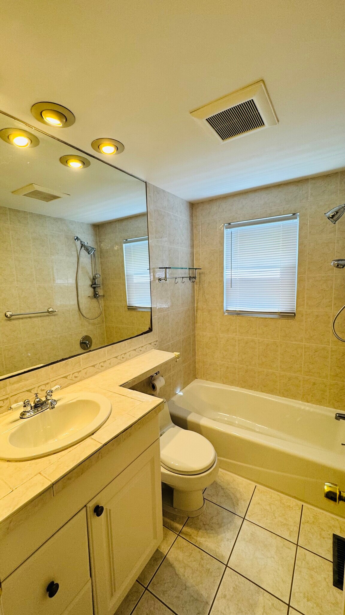 Bathroom 2 - 7 Oak St