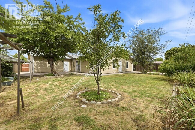 Building Photo - 619 Wales Dr