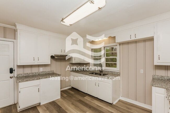 Building Photo - 3644 Meadow Ln