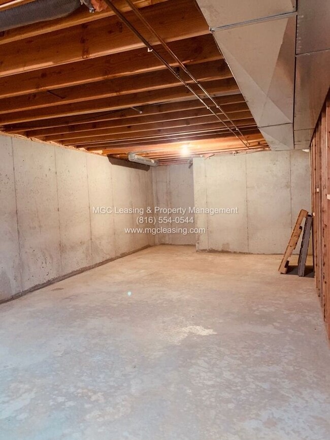 Building Photo - Spacious Raymore Townhome in Prime Remington Village Location