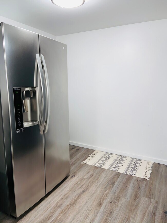 Building Photo - 2440 Wickstrom Pl SW