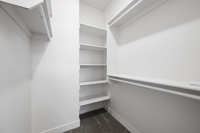 Building Photo - Private room with shared bathroom in a bra...