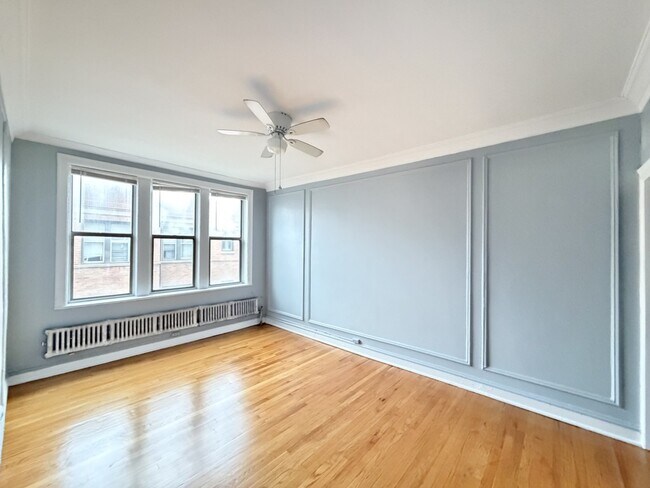 Building Photo - 1369 W Estes Ave