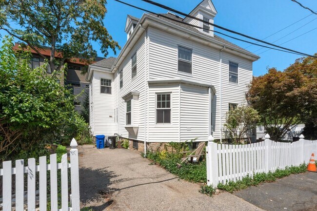 Building Photo - 48 Auburn St