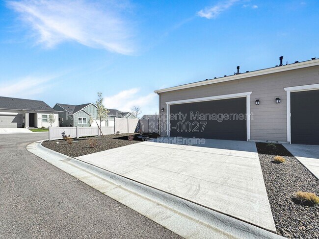 Building Photo - 2197 N Leatherwood Ave