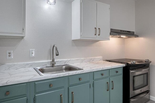 Building Photo - 3bedroom 1 bath remodeled