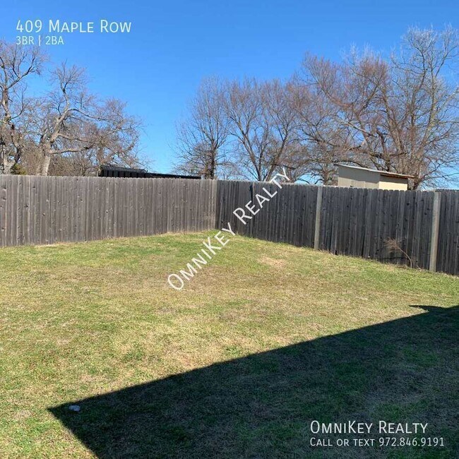 Building Photo - 409 Maple Row