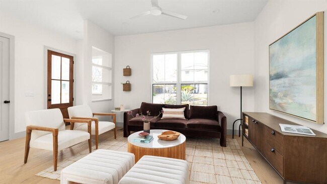 Building Photo - 4901 Gladeview Dr