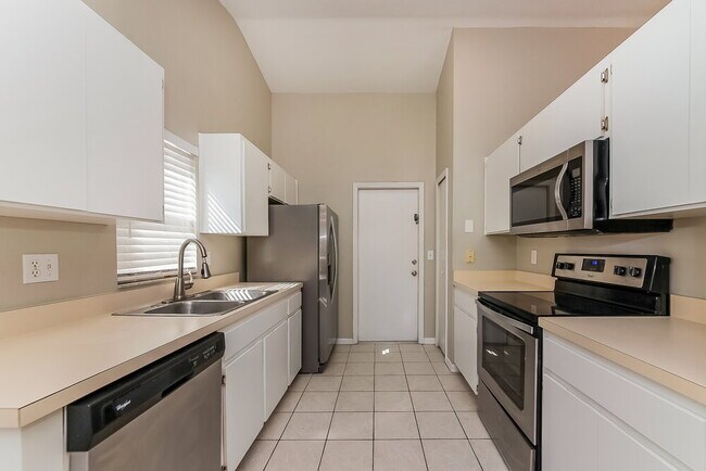 Building Photo - 208 Lookout Dr