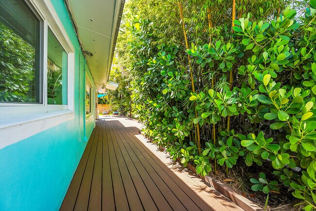 Building Photo - 1708 Sunset Isle Rd