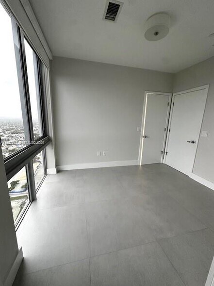 Building Photo - 16385 Biscayne Blvd