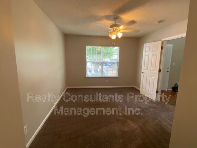 Building Photo - 96 Tannenbaum Cir