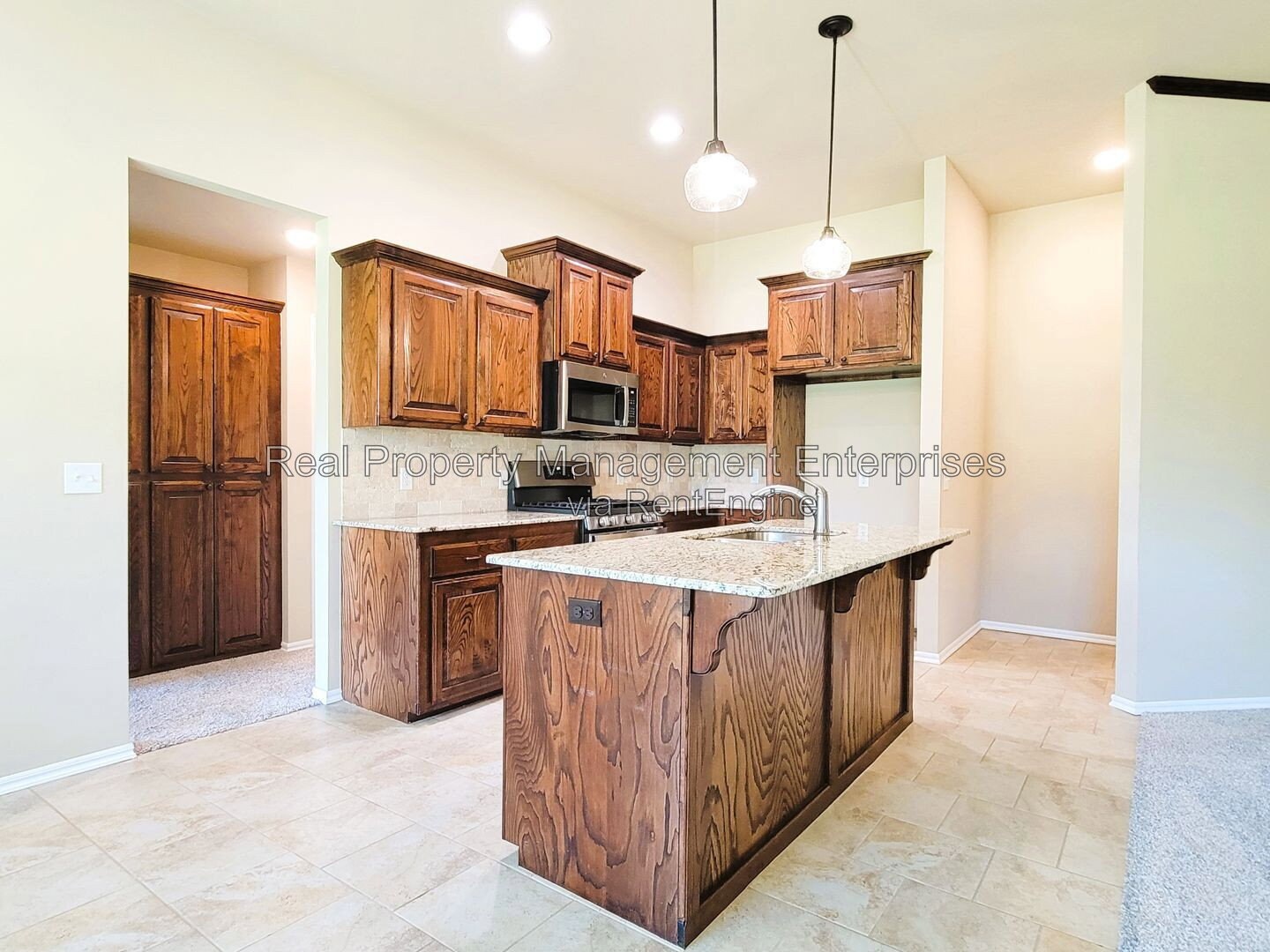 Building Photo - 4500 Oasis Ct