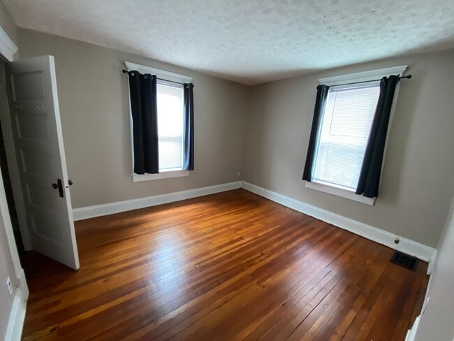 Building Photo - 149 W Norwich Ave