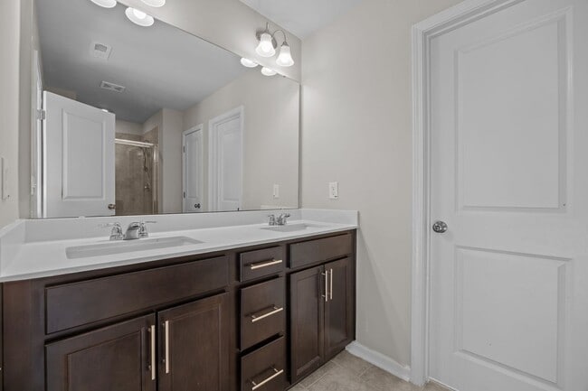 Building Photo - Small-Town Comfort Meets City Convenience | 2-Story Home for Rent | 4 Bedrooms, 2.5 Baths