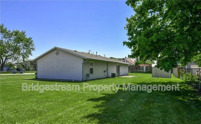 Building Photo - 2460 Rondowa Ave